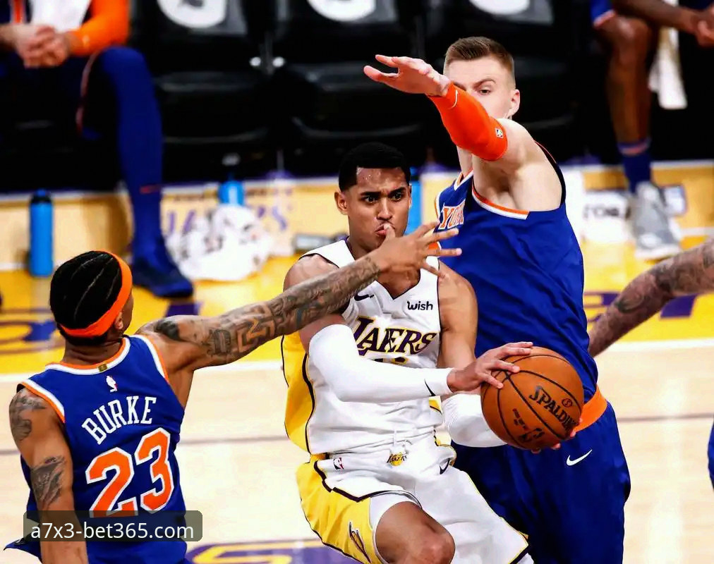 NBA季后赛尼克斯创纪录大胜晋级，bet365体育赛事赔率分析揭示半决赛新格局